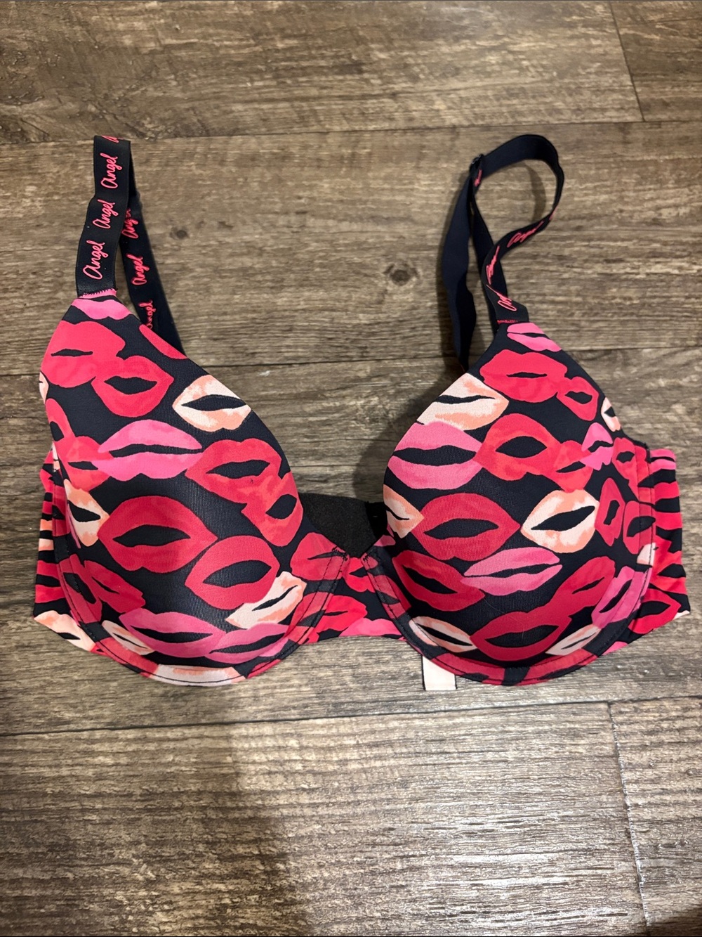 Victoria's Secret Kiss-Print t-shirt lightly lined demi underwire bra 32D